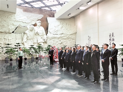 图为甘肃省张掖市纪委监委组织党员干部到中国工农红军西路军纪念馆接受革命传统教育。康永强 摄