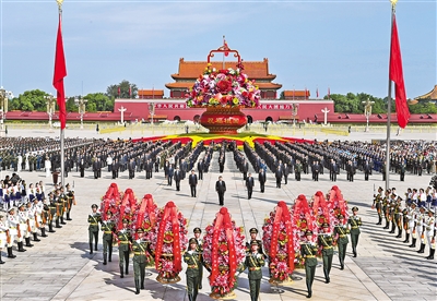 9月30日上午，党和国家领导人习近平、李克强、栗战书、汪洋、王沪宁、赵乐际、韩正、王岐山等来到北京天安门广场，出席烈士纪念日向人民英雄敬献花篮仪式。  新华社记者 谢环驰 摄