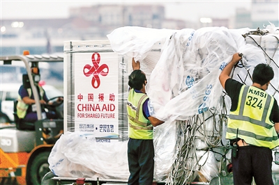 8月20日，中国政府援助的国药新冠疫苗运抵菲律宾首都马尼拉，这是中国向菲律宾援助的第三批新冠疫苗。 新华社发（乌马利 摄）