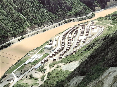 图为德格县易地扶贫搬迁后建设的雨托新村。冲翁多吉 摄