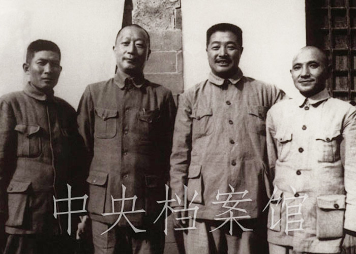 1949年，贺龙与邓小平（右一）、聂荣臻（左二）、蔡树藩（左一）在河北平山县西柏坡合影